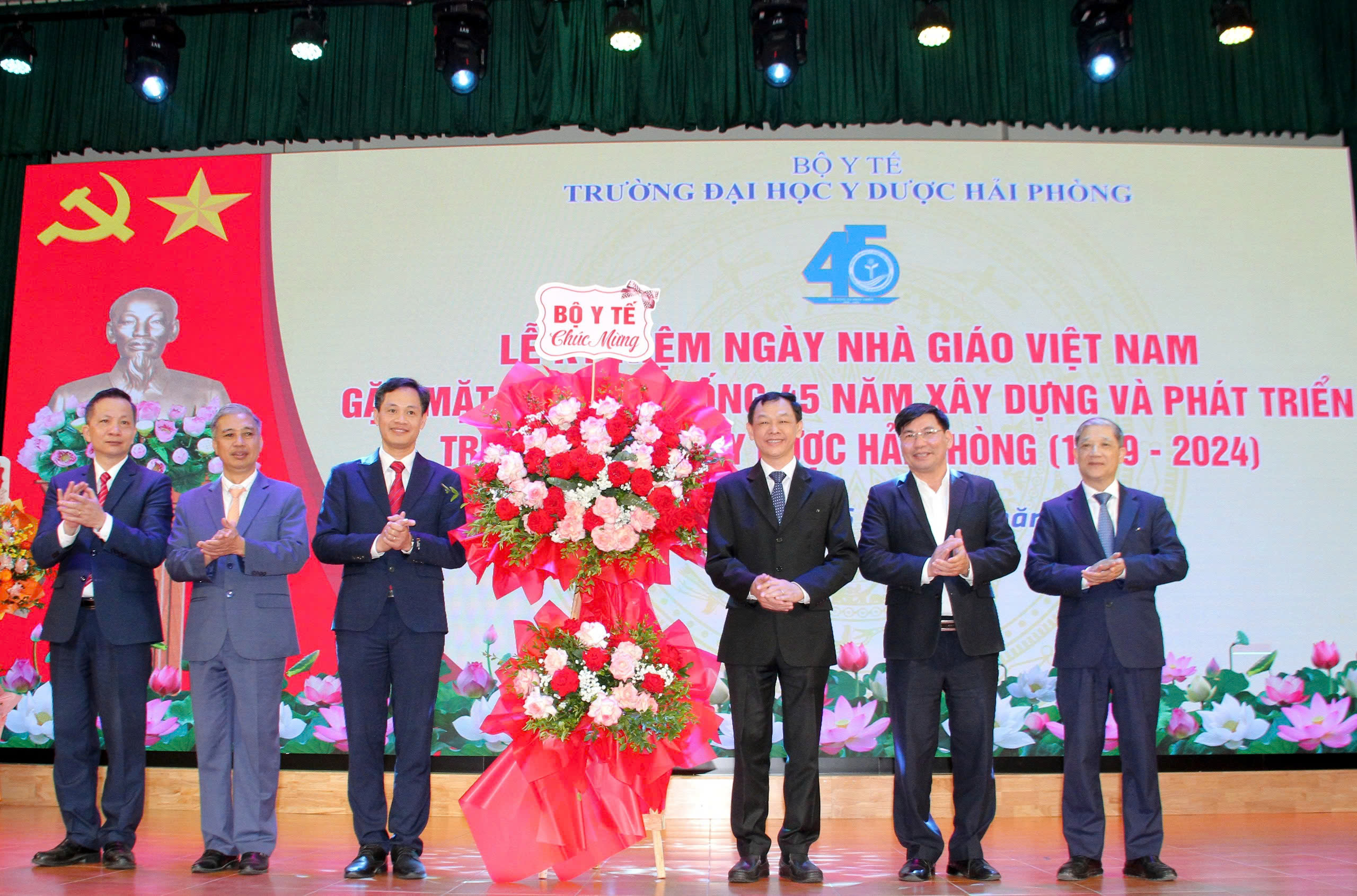 45 năm thành lập Trường Đại học Y Dược Hải Phòng: Đào tạo sinh viên vừa đủ cả tài và đức đáp ứng nhu cầu ngày càng cao của xã hội