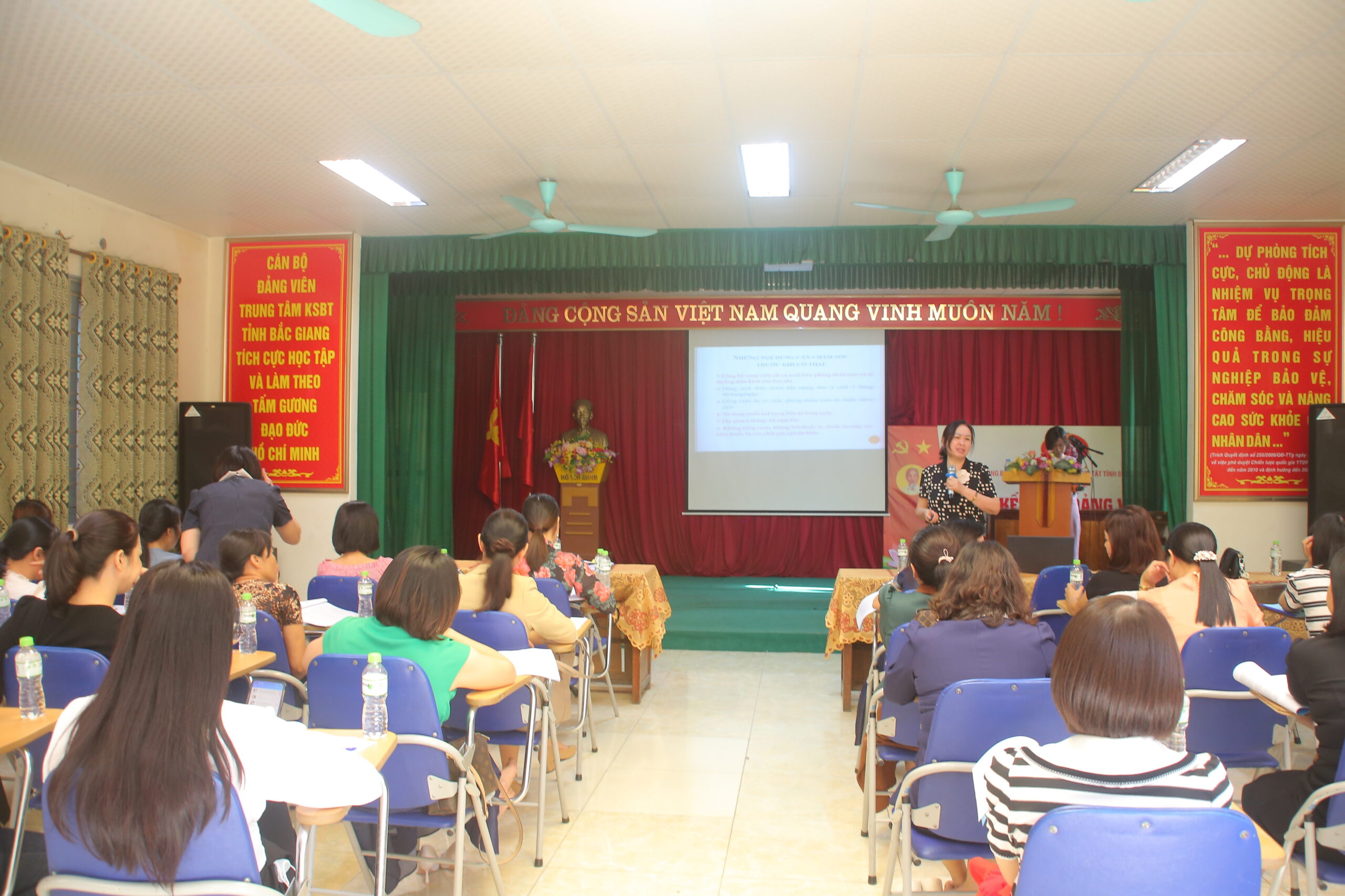 Tập huấn về chăm sóc sức khỏe bà mẹ, giai đoạn trước sinh