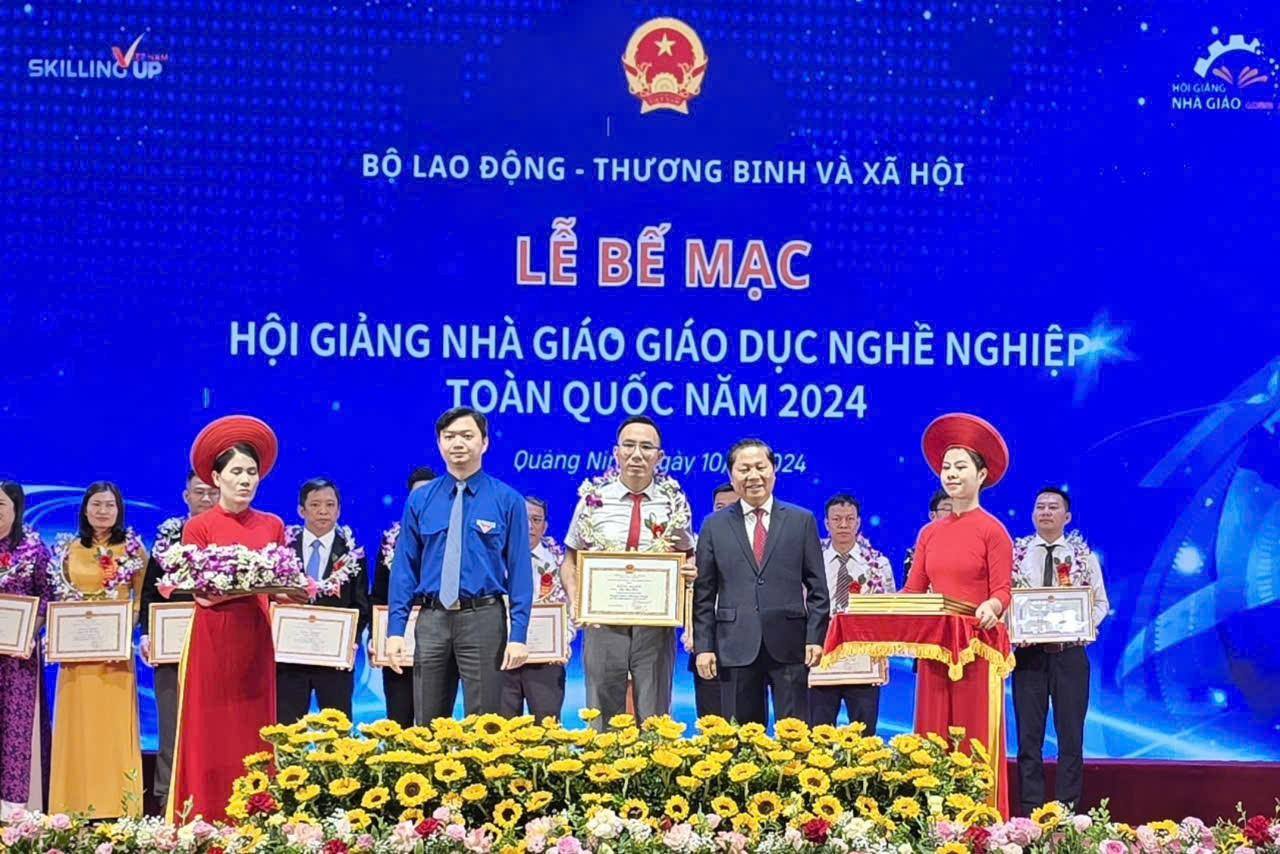 Trường Trung cấp Y tế tỉnh Nam Định đạt thành tích xuất sắc tại Hội giảng Nhà giáo giáo dục nghề nghiệp toàn quốc năm 2024