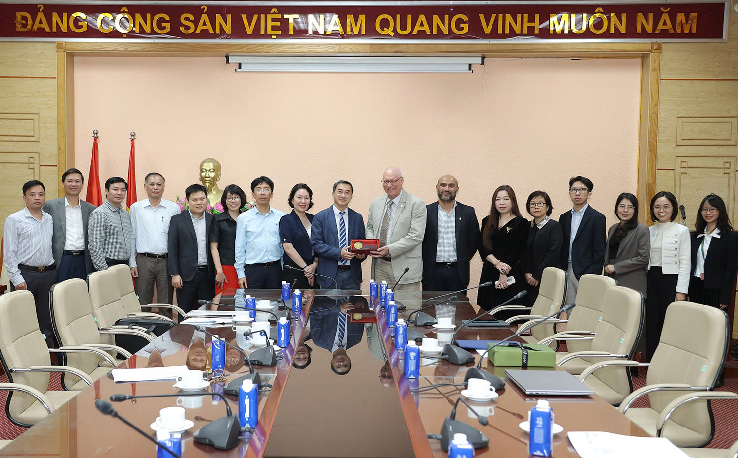 Thứ trưởng Bộ Y tế tiếp Giám đốc Viện Đột quỵ và Ứng dụng khoa học Thần kinh Quốc gia New Zealand