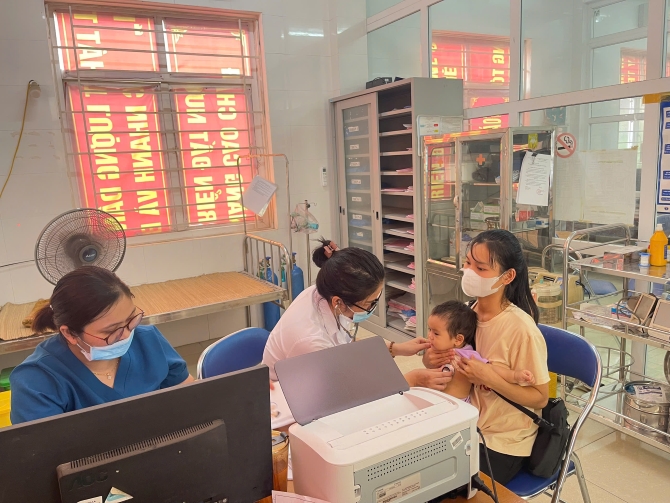 Các quận, huyện, thị xã đẩy mạnh tuyên truyền phòng chống bệnh Sởi cho người dân