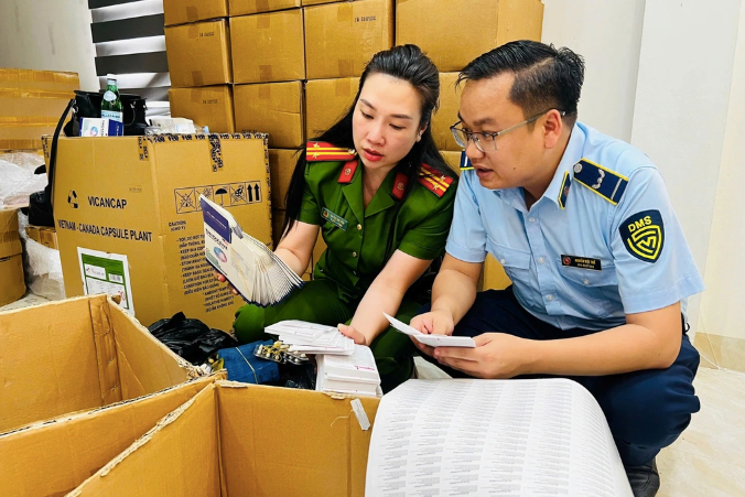 Cục An toàn thực phẩm phối hợp với Công an thành phố Hà Nội xác minh, làm rõ các sản phẩm thực phẩm chức năng giả