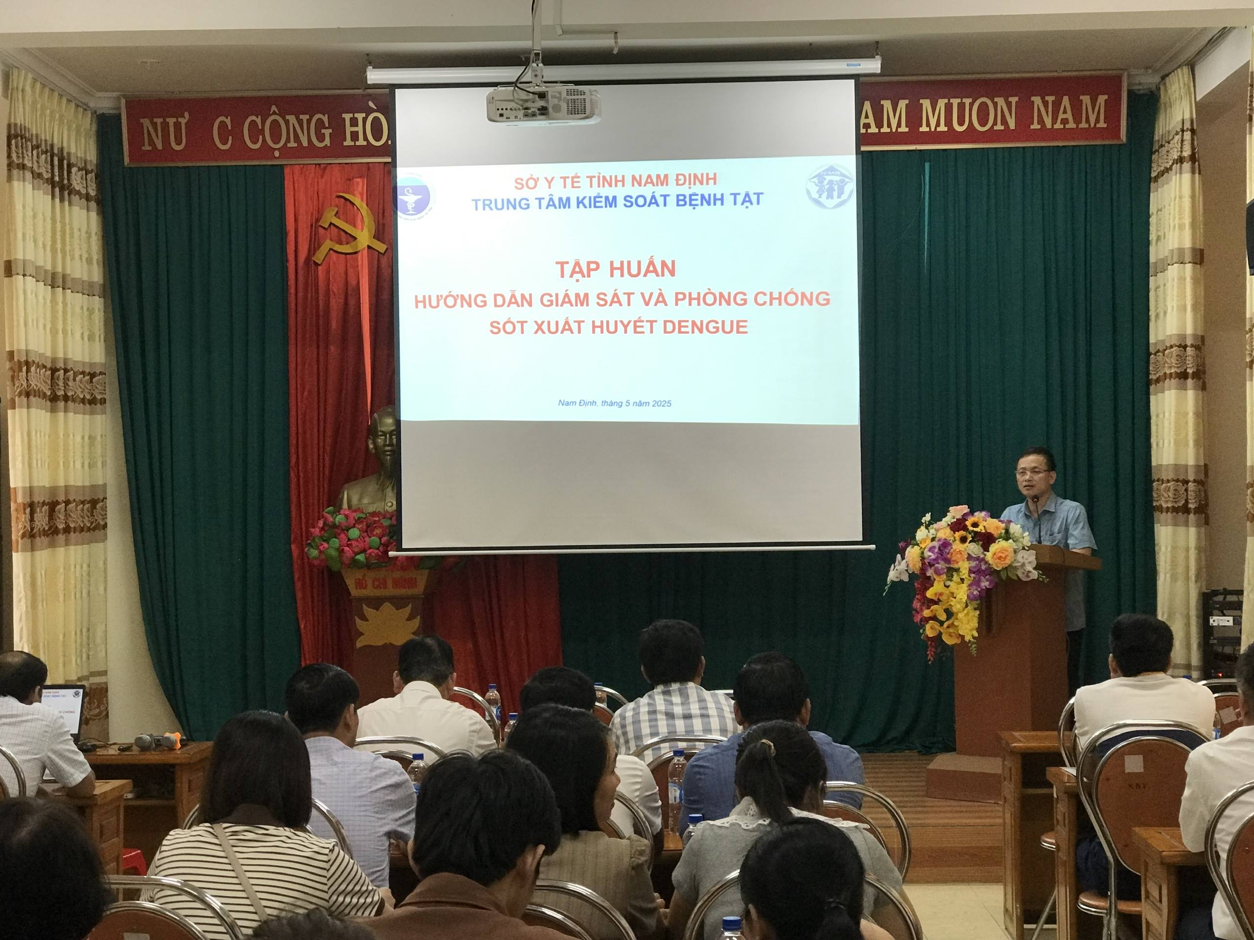 Tập huấn hướng dẫn giám sát và phòng chống sốt xuất huyết Dengue