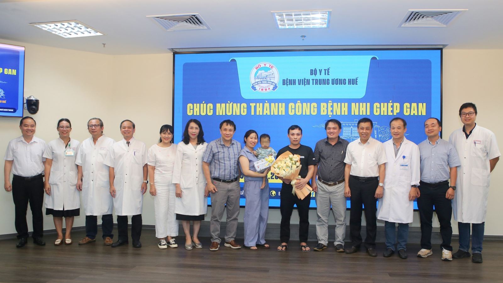 HÀNH TRÌNH HỒI SINH KỲ DIỆU: BỆNH NHI 15 THÁNG TUỔI GHÉP GAN TẠI BVTW HUẾ ĐÃ XUẤT VIỆN KHỎE MẠNH