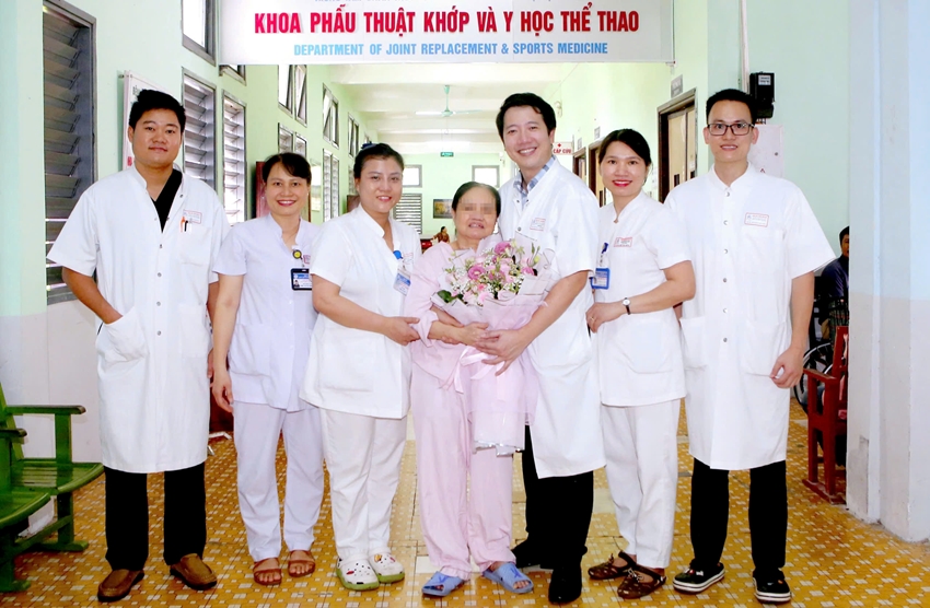 Bệnh viện Trung ương Huế Thực hiện thành công phẫu thuật thay khớp háng và xương đùi bằng kỹ thuật chuyên sâu
