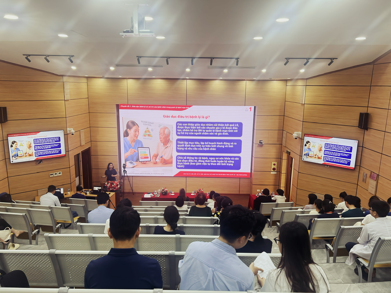 Hội thảo chuyên đề “Đào tạo tư vấn viên về tư vấn giáo dục sức khoẻ cho người bệnh tăng huyết áp và đái tháo đường”