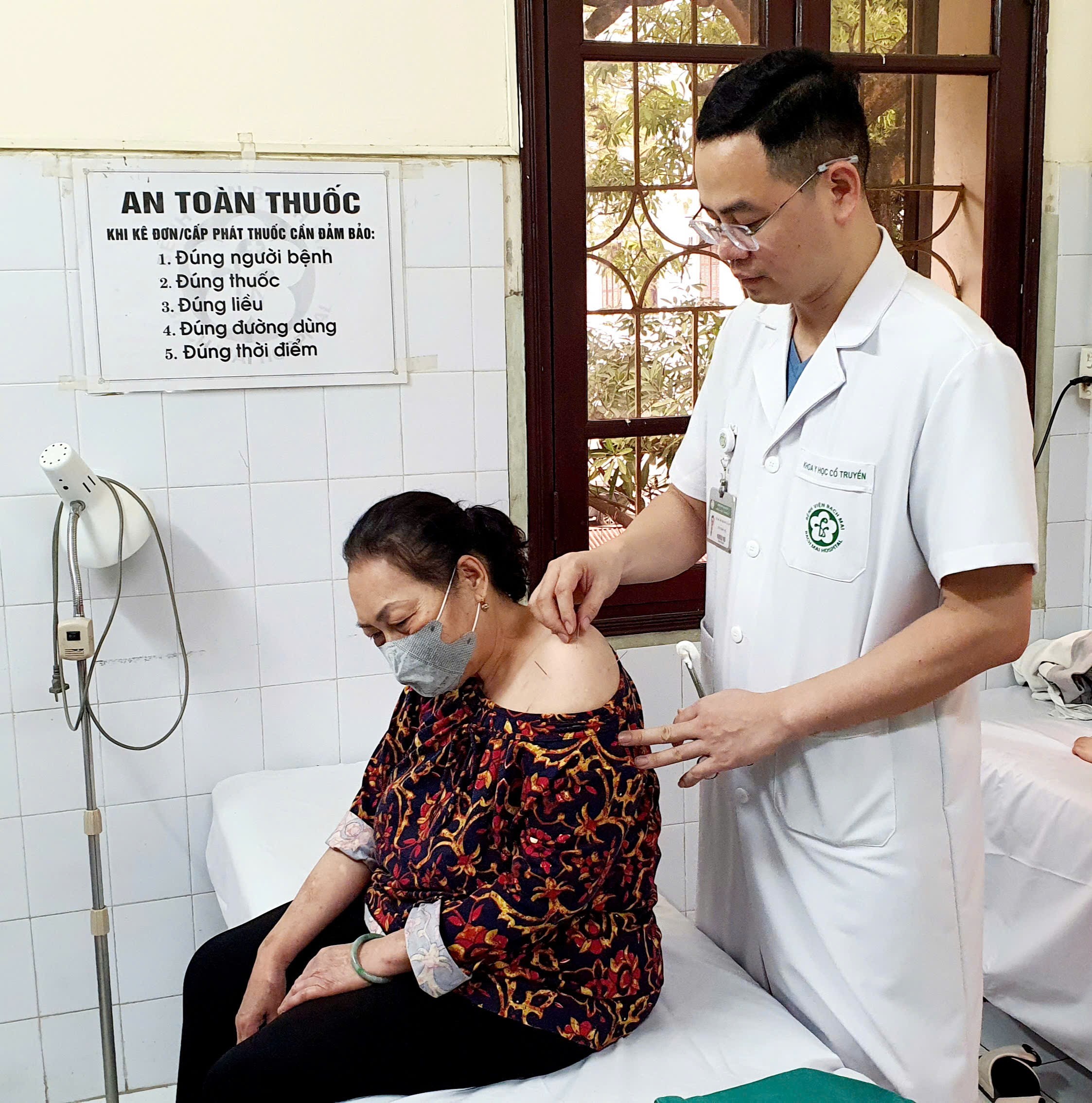 Điều trị thành công liệt chi trên bằng y học cổ truyền