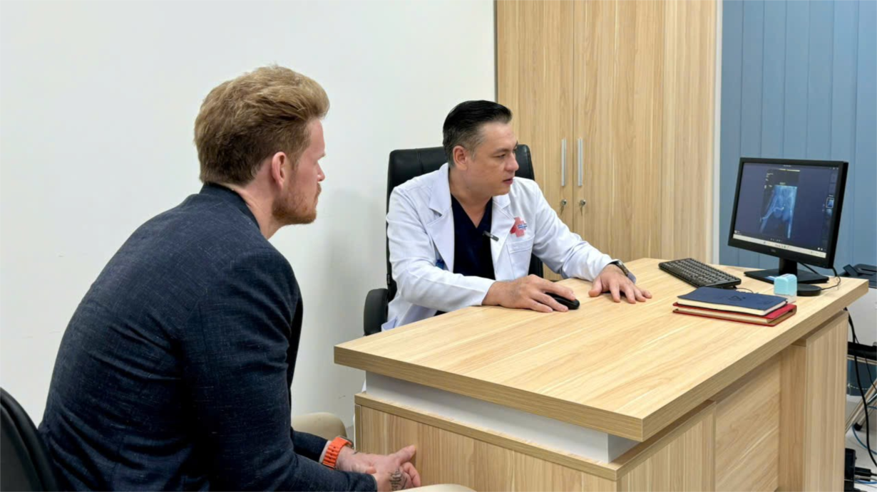 TP. Hồ Chí Minh: Bác sĩ của Bệnh viện Bình Dân điều trị thành công một trường hợp hẹp niệu đạo phức tạp cho một bệnh nhân người Mỹ