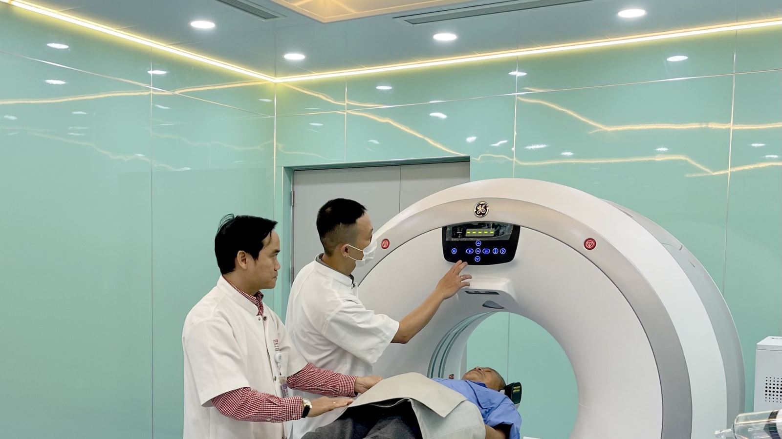 Hệ thống máy CT 32 lát cắt đi vào hoạt động tại BVTW Huế CS2