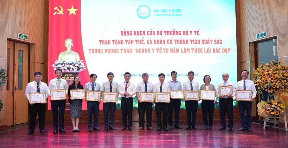 HỘI NGHỊ ĐIỂN HÌNH TIÊN TIẾN ĐHYD TPHCM GIAI ĐOẠN 2020 – 2025: LAN TỎA TINH THẦN THI ĐUA, KHẲNG ĐỊNH GIÁ TRỊ CỐNG HIẾN