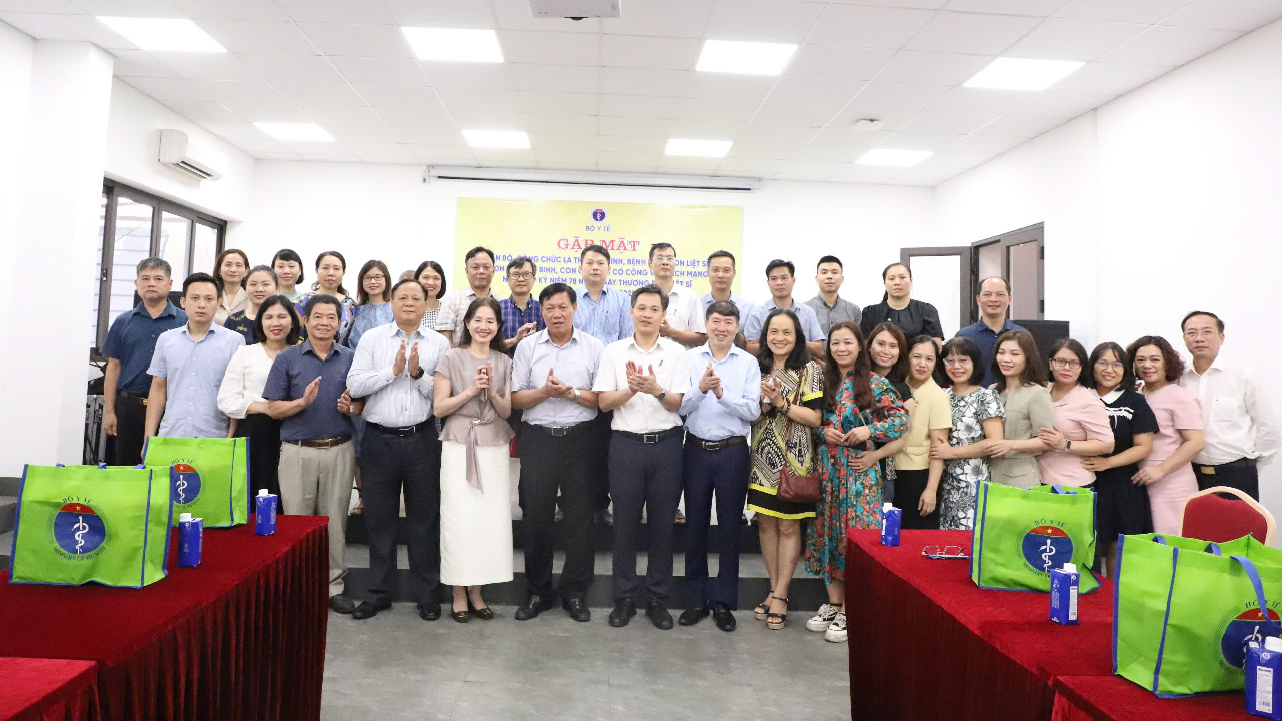 Bộ Y tế gặp mặt cán bộ, công chức là thương binh, con liệt sĩ, con thương binh, con gia đình có công với cách mạng nhân dịp 27/7