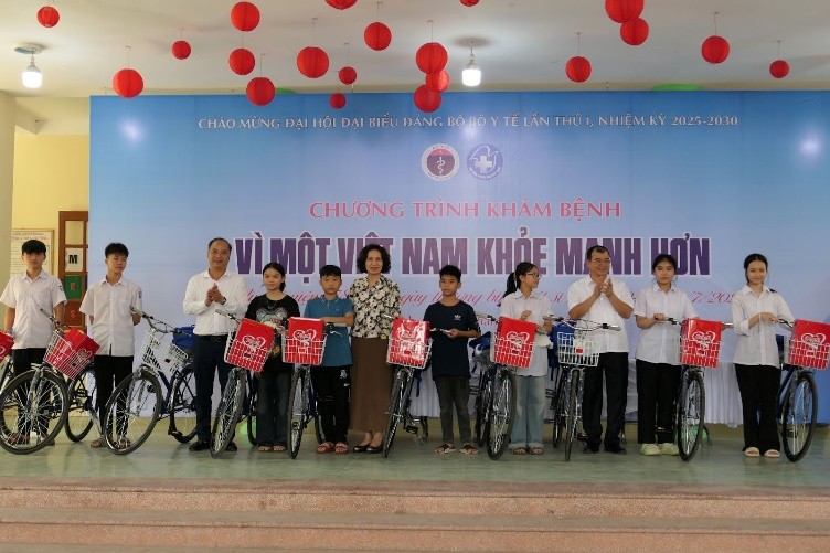 Bộ Y tế tổ chức chương trình khám bệnh, phát thuốc, tặng quà tại thành phố Hải Phòng nhân kỷ niệm 27/7