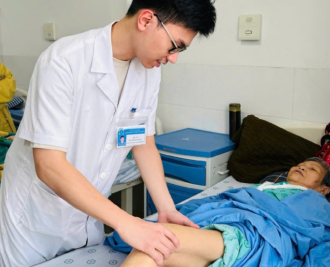 Phẫu thuật thành công u ác tính mô mềm hiếm gặp ở đùi bệnh nhân 76 tuổi