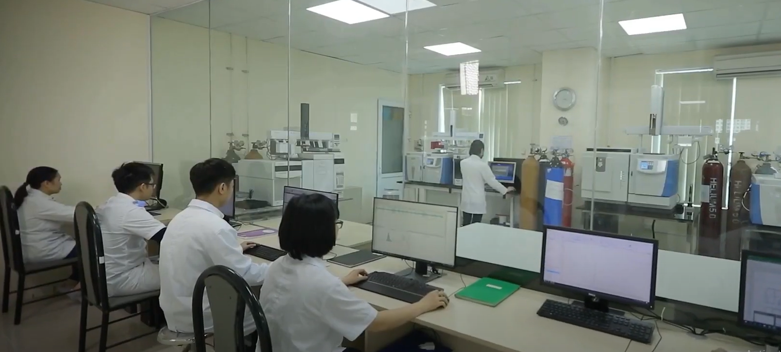 “Khi khoa học vào cuộc” – Viện Kiểm nghiệm an toàn vệ sinh thực phẩm Quốc gia đồng hành cùng “Ngày An toàn Thực phẩm Thế giới”