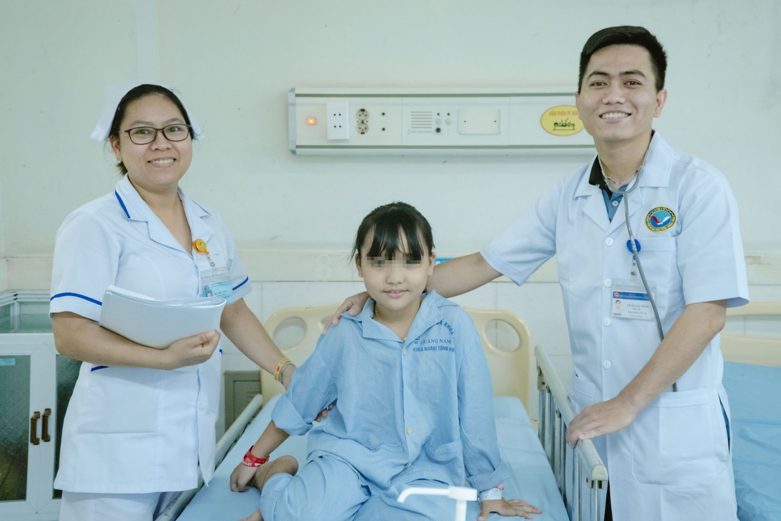 Phẫu thuật tán sỏi thận siêu nhỏ cứu bệnh nhi 9 tuổi