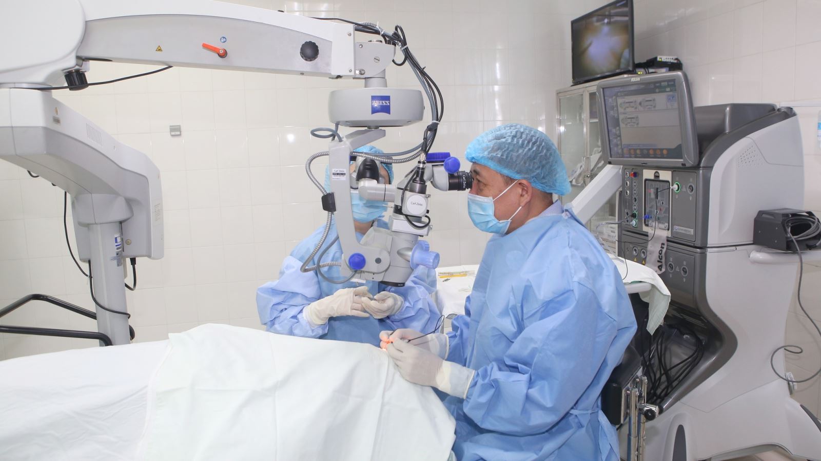 Vận hành hệ thống Constellation® Vision System – Alcon