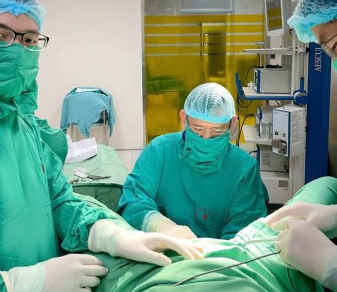 Phẫu thuật thành công sa sinh dục độ IV bằng kỹ thuật Crossen