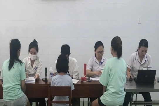 Khám, điều trị bệnh cho người bảo trợ xã hội đang được nuôi dưỡng tại Trung tâm Công tác xã hội và Quỹ Bảo trợ trẻ em