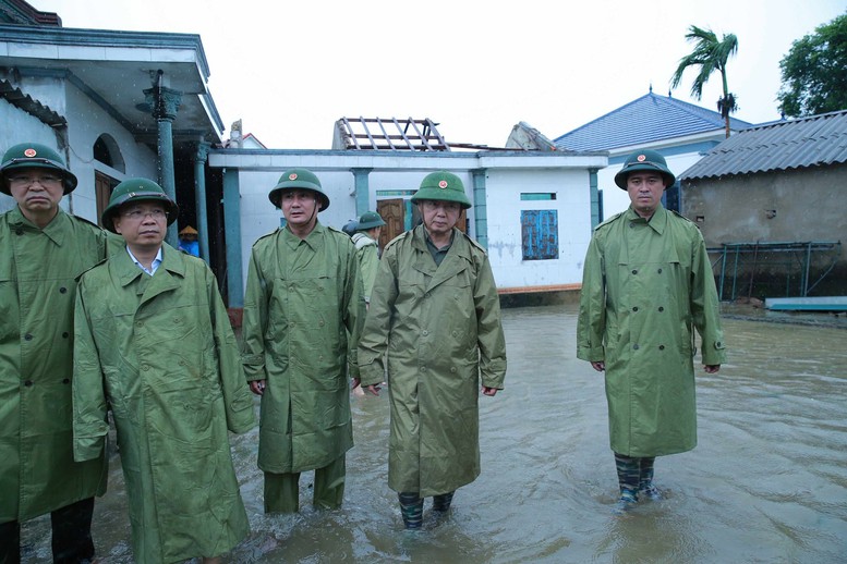 Nhanh chóng khắc phục hậu quả bão số 5 và mưa lũ, khôi phục sản xuất, kinh doanh, ổn định tình hình Nhân dân