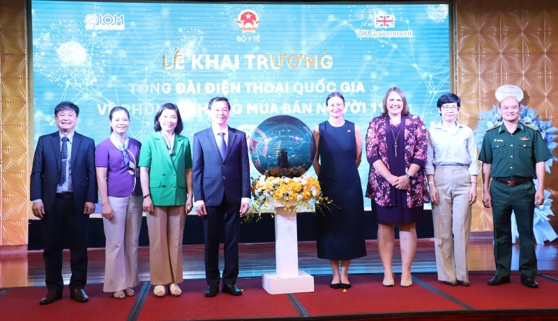 Thứ trưởng Bộ Y tế Nguyễn Tri Thức dự khai trương Tổng đài điện thoại quốc gia về phòng, chống mua bán người 111