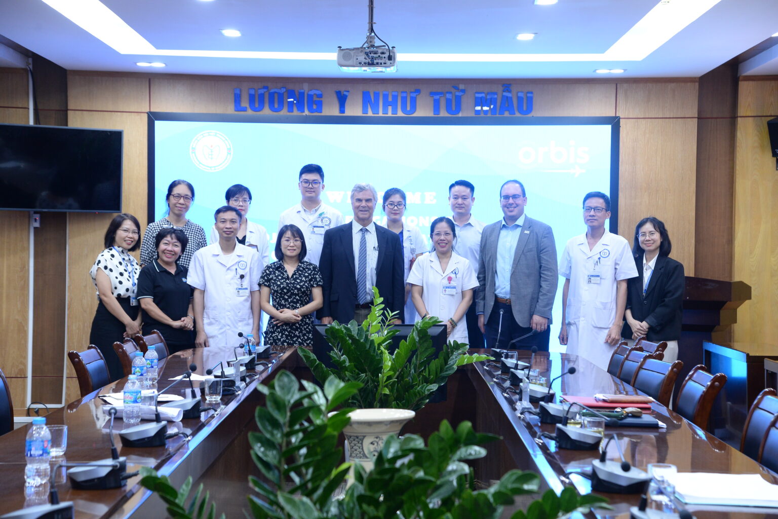 Bệnh viện Nội tiết Trung ương đón Tổ chức Orbis Hoa Kỳ tới tham quan và làm việc