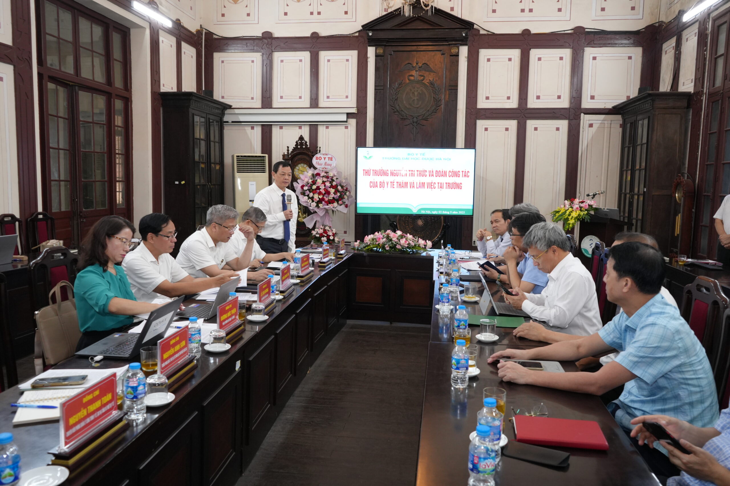 THỨ TRƯỞNG BỘ Y TẾ – TS.BSCK II NGUYỄN TRI THỨC VÀ ĐOÀN CÔNG TÁC BỘ Y TẾ ĐẾN THĂM VÀ LÀM VIỆC TẠI TRƯỜNG ĐẠI HỌC DƯỢC HÀ NỘI