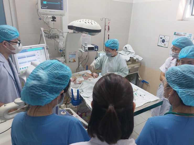 BVĐK Đức Giang: Áp dụng thành công thở máy HFO cứu sống trẻ sơ sinh ARDS nặng