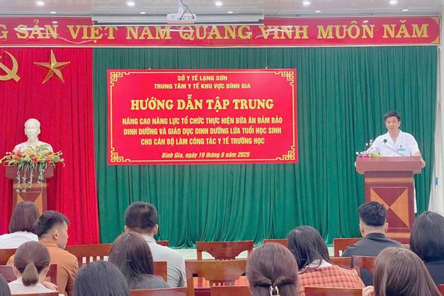 Hơn 50 cán bộ y tế trường học được nâng cao năng lực về dinh dưỡng