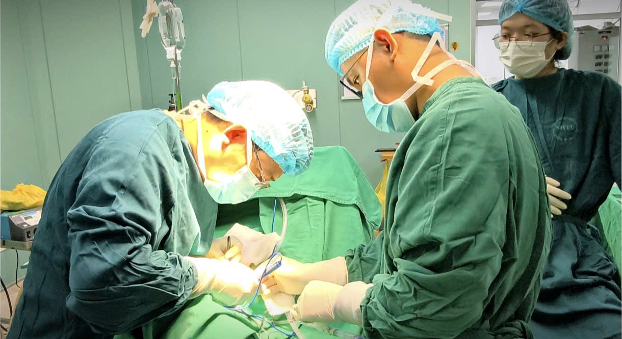 Phẫu thuật loại bỏ khối u góc hàm tái phát cho người đàn ông 70 tuổi