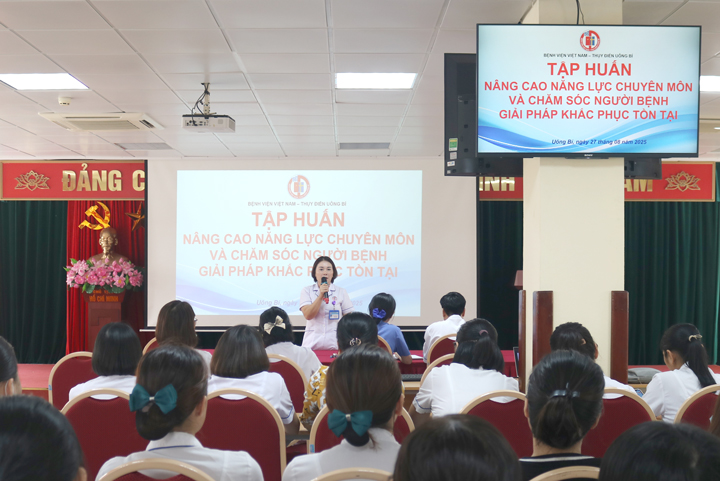Chú trọng đào tạo, nâng cao năng lực chuyên môn và an toàn người bệnh