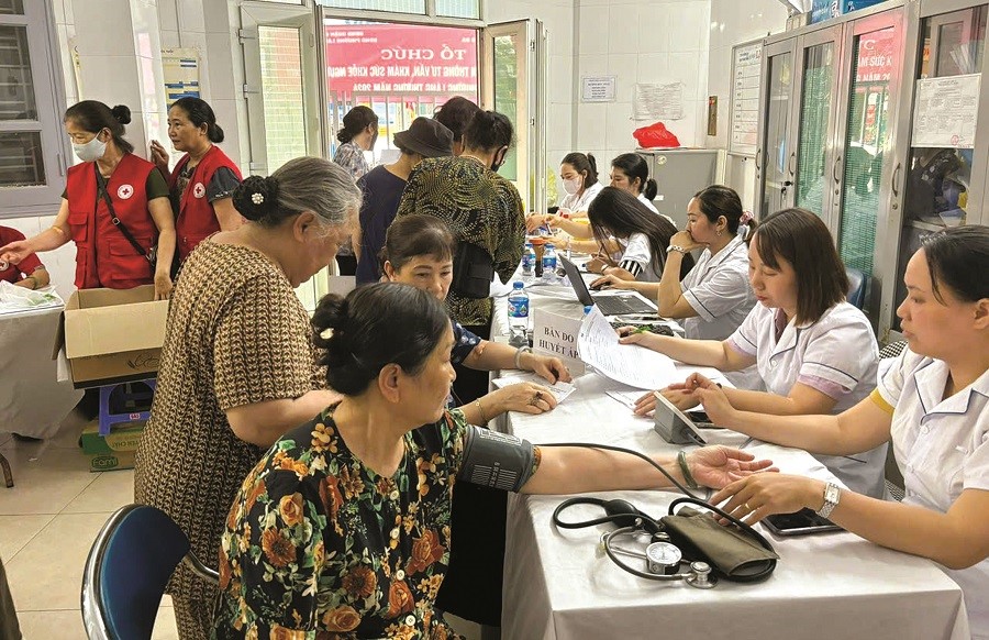 Hà Nội triển khai chương trình chăm sóc, nâng cao sức khoẻ người cao tuổi thích ứng với già hoá dân số