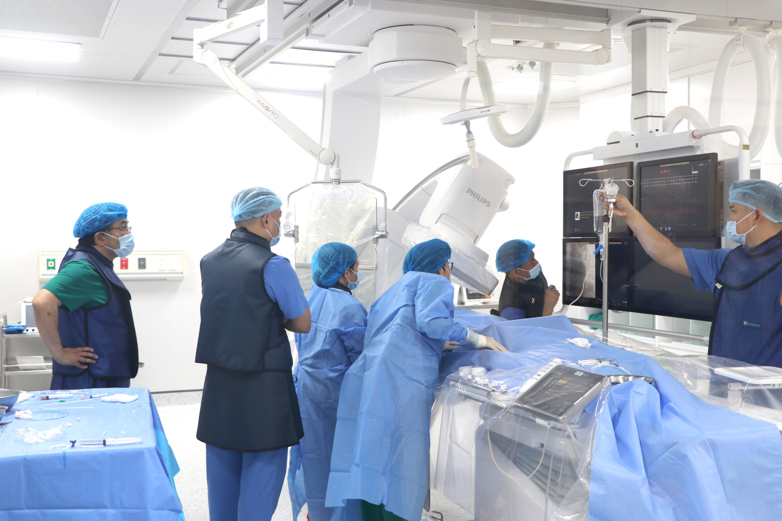 BVĐK Hà Đông phối hợp cùng chuyên gia Nhật Bản và Bệnh viện Quân y 103 trong hội chẩn, thực hành chuyên môn Tim mạch và Y học cổ truyền