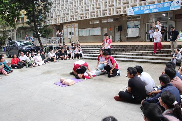 ĐẠI HỌC Y DƯỢC TPHCM TẬP HUẤN KỸ NĂNG SƠ CẤP CỨU TẠI HIỆN TRƯỜNG