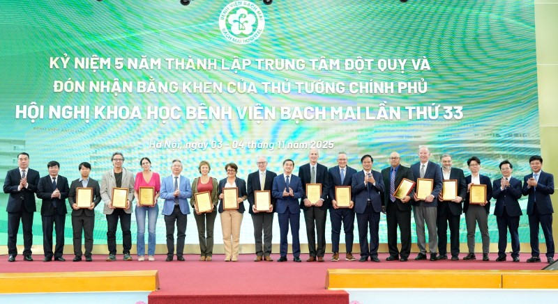 Thứ trưởng Trần Văn Thuấn: Chuyển đổi số Y tế kết nối hệ sinh thái thông minh, lấy người bệnh làm trung tâm