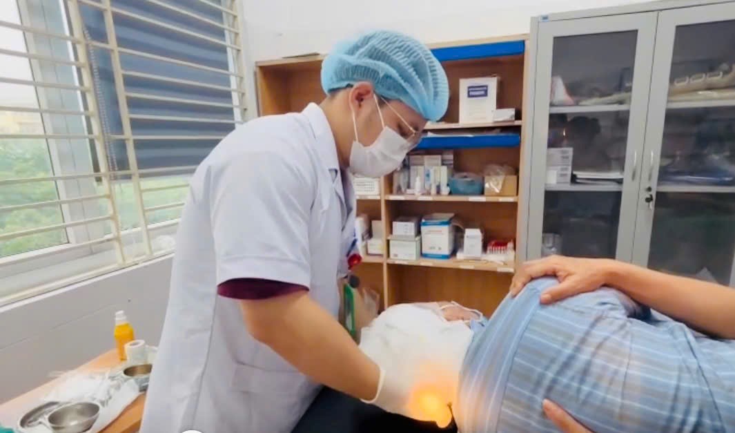 Bệnh viện Bệnh Nhiệt đới Trung ương cứu cụ ông 88 tuổi thoát biến chứng zona thần kinh nguy hiểm