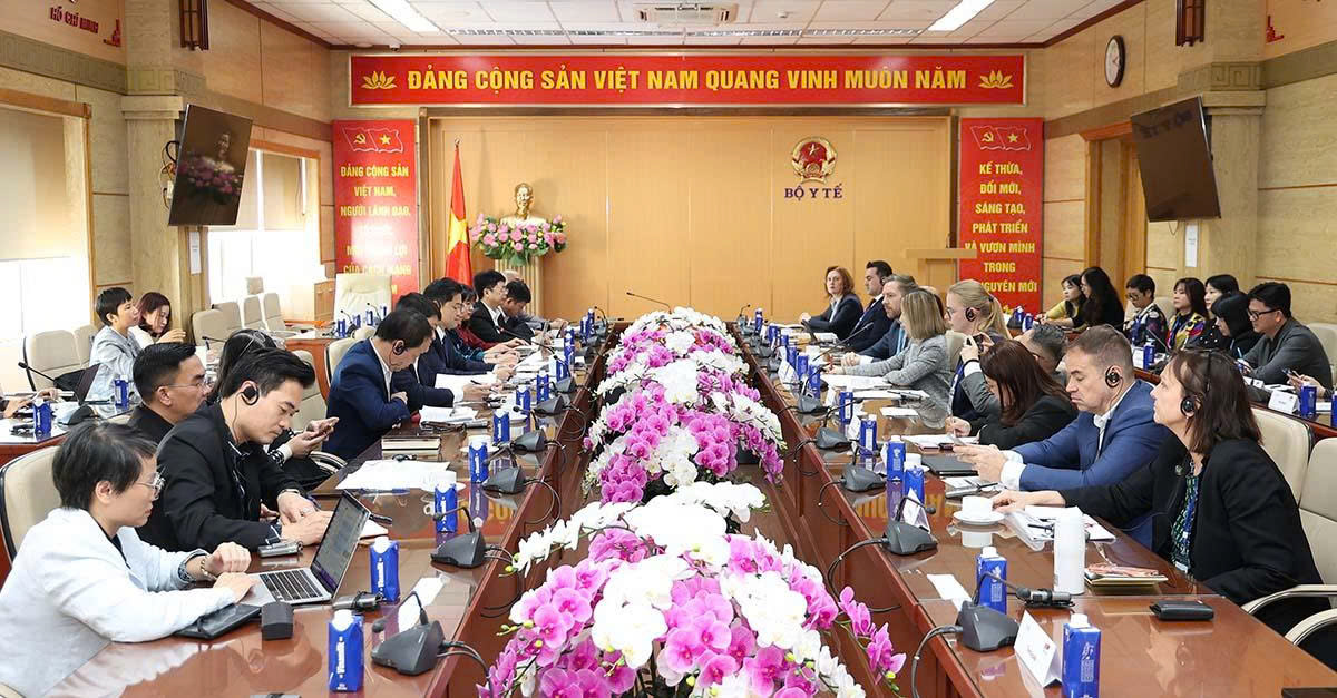 Thứ trưởng Thường trực Bộ Y tế Vũ Mạnh Hà tiếp và làm việc với EuroCham và Cộng đồng Doanh nghiệp Châu Âu, EU-ASEAN