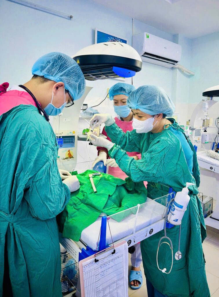 Kỹ thuật bơm surfactant ít xâm lấn (LISA): hy vọng sống cho những em bé sinh non