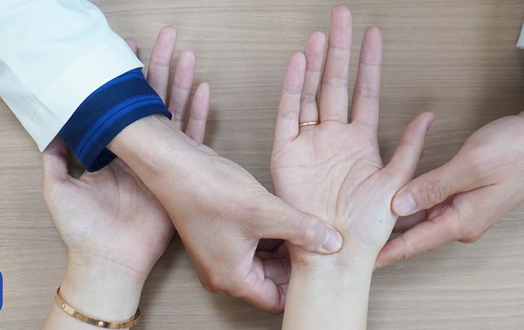 Kỳ 1: Hội chứng ống cổ tay – Nhận diện “kẻ thù thầm lặng” gây tê bì bàn tay