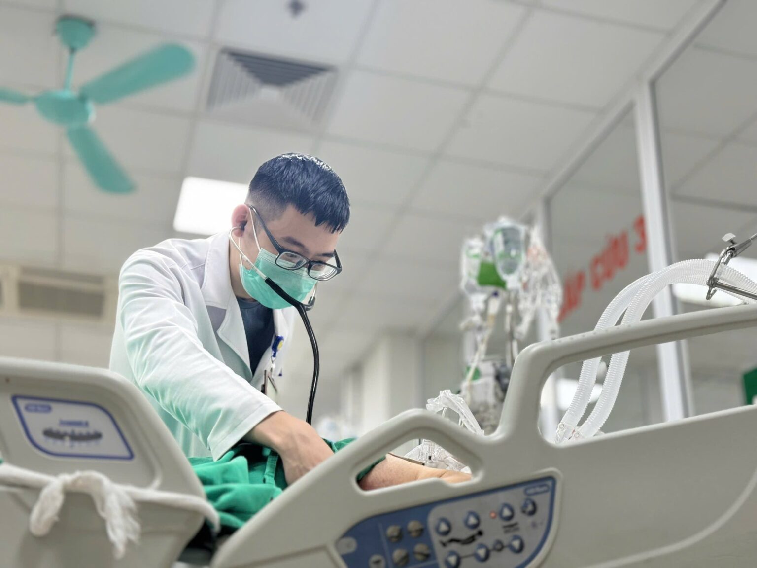 CÚM MÙA DIỄN BIẾN NGUY KỊCH TRÊN BỆNH NHÂN SUY GIẢM MIỄN DỊCH