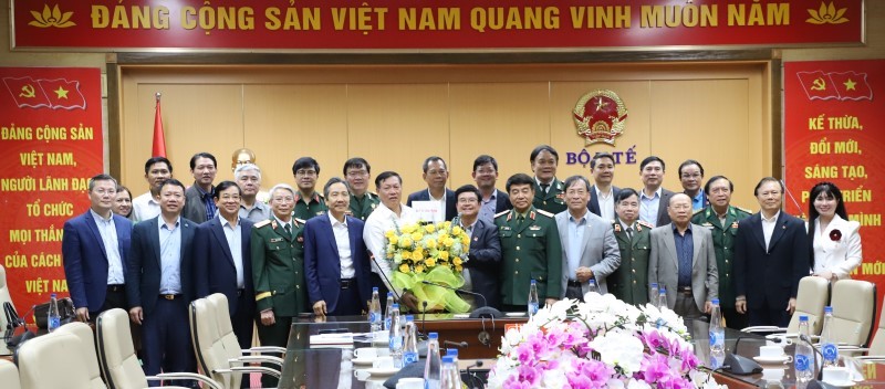 Thứ trưởng Bộ Y tế Đỗ Xuân Tuyên: Hội Quân dân y Việt Nam là cánh tay nối dài của Bộ Y tế thực hiện bảo vệ, chăm sóc và nâng cao sức khỏe nhân dân trong tình hình mới