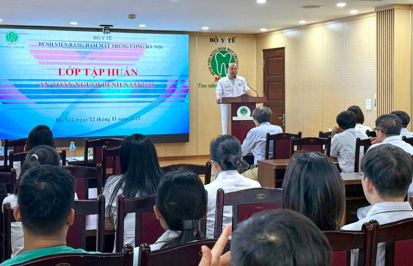 BỆNH VIỆN RĂNG HÀM MẶT TRUNG ƯƠNG HÀ NỘI TỔ CHỨC LỚP TẬP HUẤN AN TOÀN NGƯỜI BỆNH NĂM 2025
