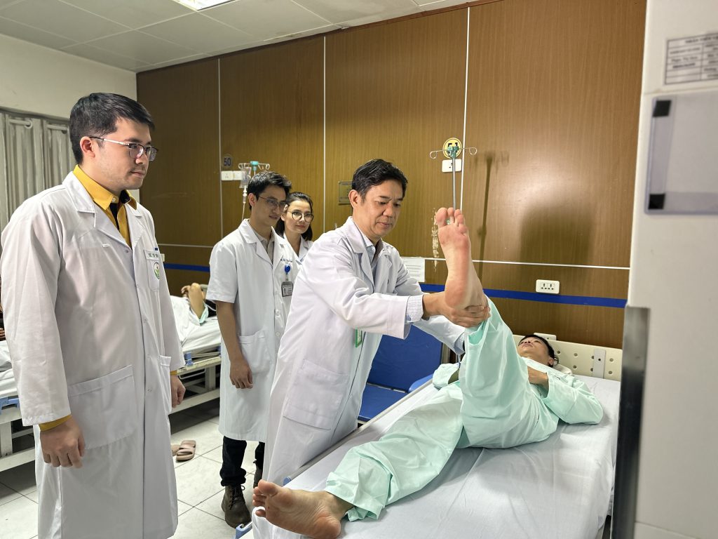 Phẫu thuật nội soi cột sống: Bước đột phá trong điều trị các bệnh lý cột sống