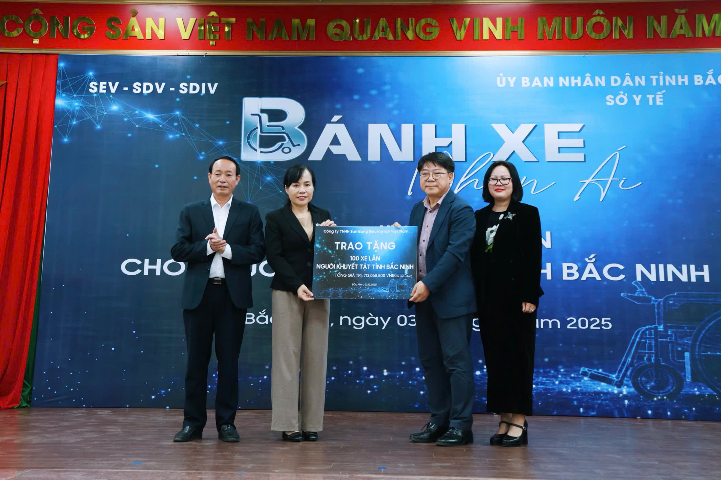 Công ty SamSung Việt Nam trao tặng 160 xe lăn cho người khuyết tật tỉnh Bắc Ninh