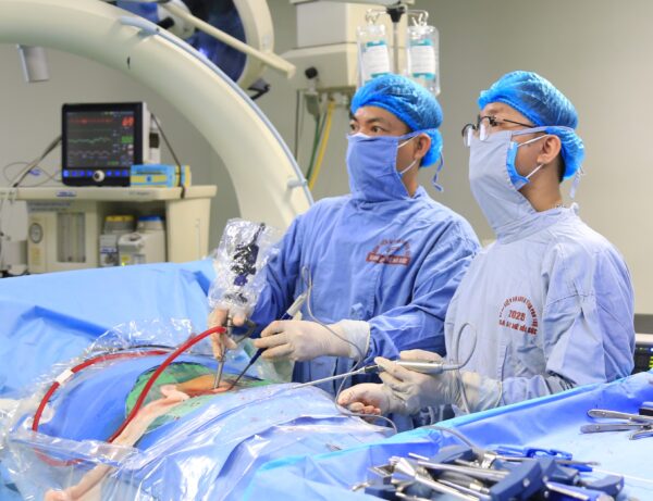Ứng dụng kỹ thuật nội soi hai cổng trong điều trị bệnh lý trượt đốt sống do thoái hoá (UBE – TLIF): Bước tiến vượt bậc trong chuyên ngành phẫu thuật cột sống tại BVĐK tỉnh Phú Thọ
