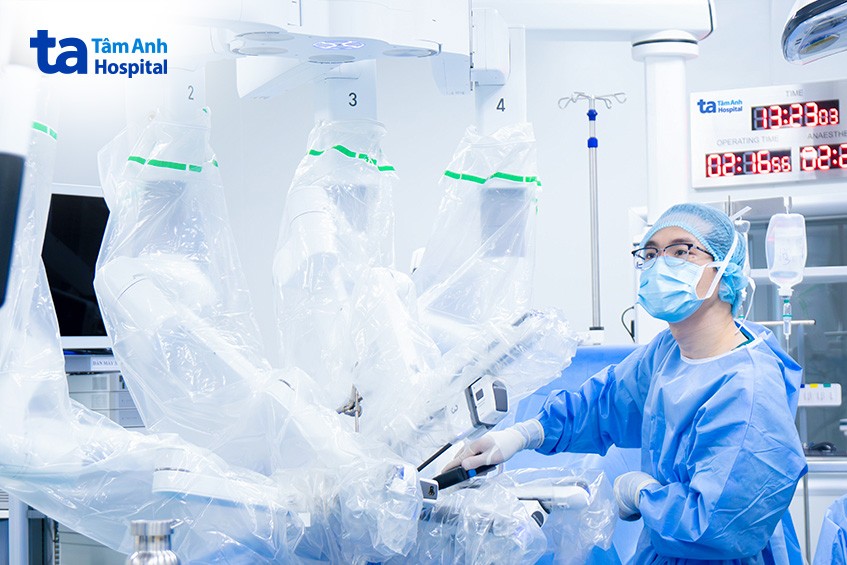 Từ Bắc vào Nam mổ tuyến giáp bằng robot Da Vinci Xi