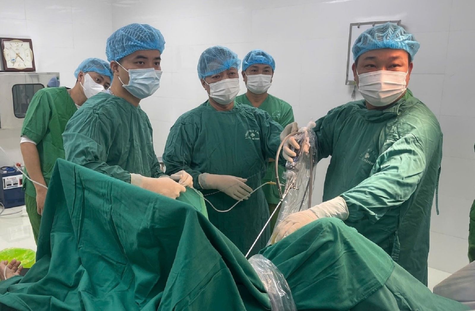 Triển khai kỹ thuật tán sỏi niệu quản bằng laser tại Trung tâm Y tế khu vực Lộc Bình