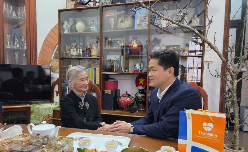 Thứ trưởng Thường trực Bộ Y tế dâng hương tưởng nhớ các bậc tiền bối ngành Y tế