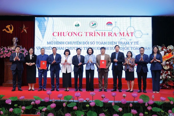 BVĐK Đức Giang phối hợp với phường Bồ Đề và phường Long Biên ra mắt mô hình chuyển đổi số toàn diện Trạm y tế