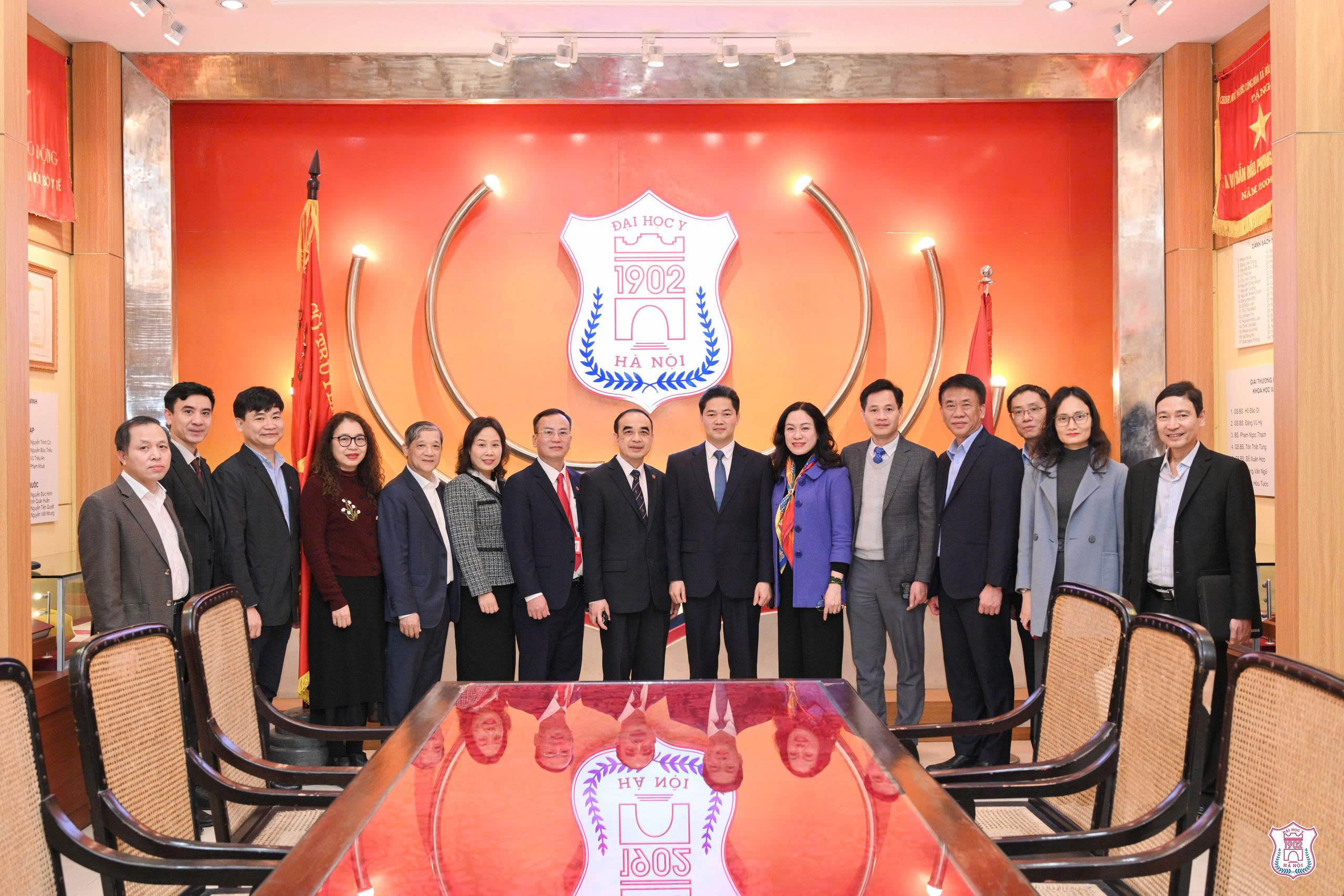 Đoàn công tác Bộ Y tế do Thứ trưởng Thường trực Vũ Mạnh Hà dẫn đầu thăm và làm việc tại Trường Đại học Y Hà Nội và Bệnh viện Đại học Y Hà Nội nhân dịp Tết Nguyên đán 2026