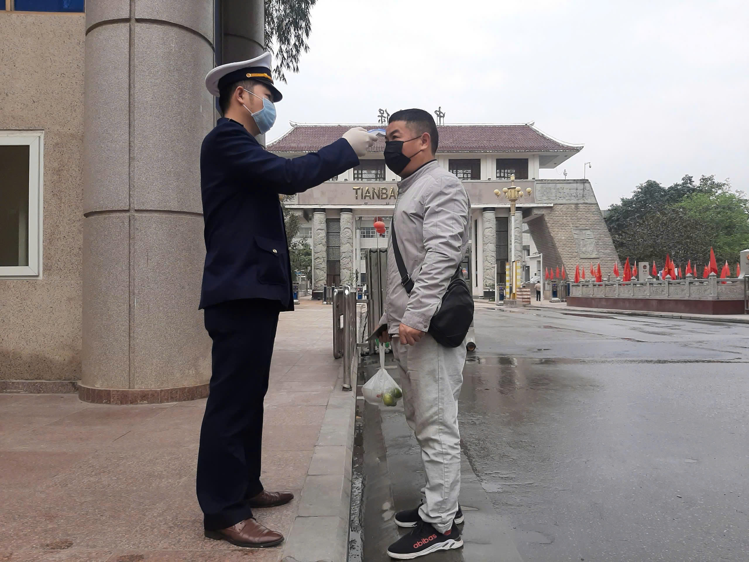 Kiểm dịch y tế quốc tế tuyến phòng thủ đầu tiên ngăn dịch bệnh xâm nhập